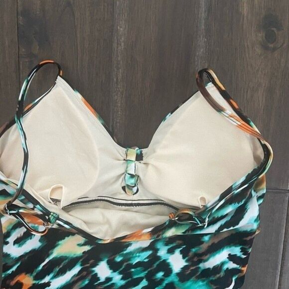 One Piece Abstract Cheetah Print Swimsuit (read for measurements) - Picture 4 of 7